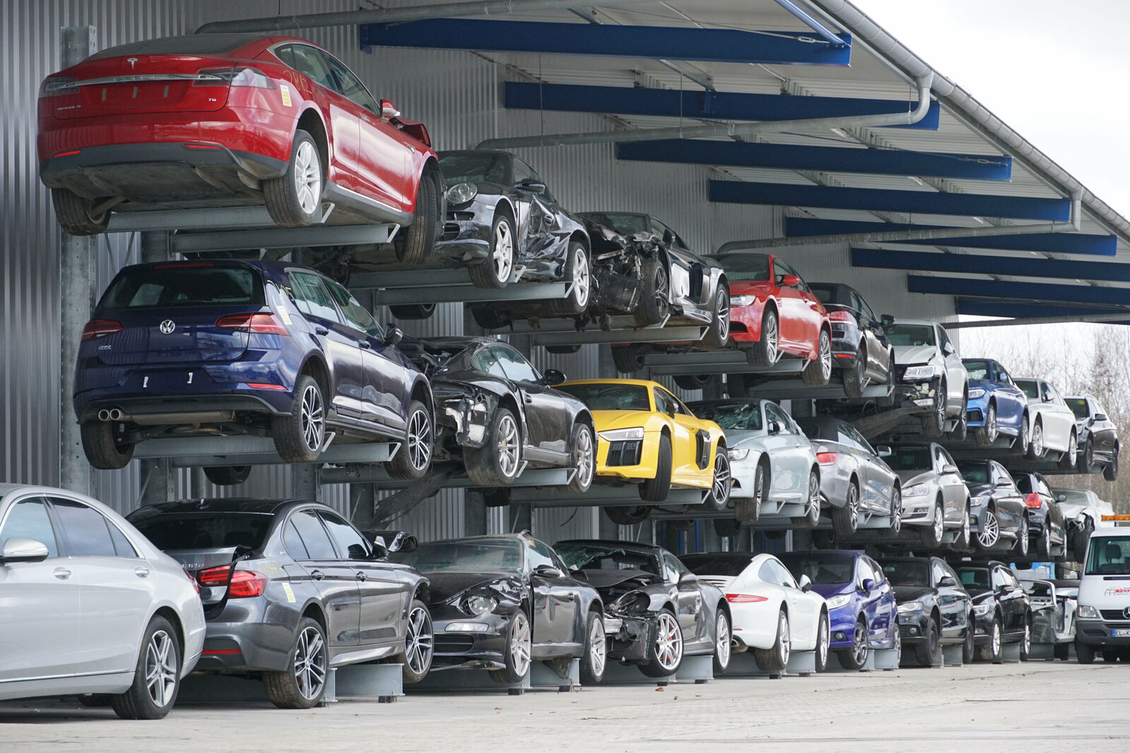 Fahrzeugeingang bei Autorecycling Kempers. Was die neue Altauto-Verordnung für Autoverwerter bedeutet.