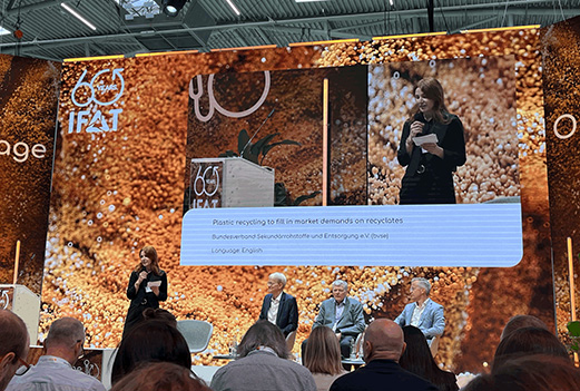 Die IFAT 2026 zeigte: Technische Lösungen für Kreislaufwirtschaft sind vorhanden. Doch steigender Rezyklatbedarf, wirtschaftliche Hürden und lange Zeithorizonte bremsen die Umsetzung. Entscheidend wird, ob Industrie, Regulierung und Märkte rechtzeitig zusammenfinden.